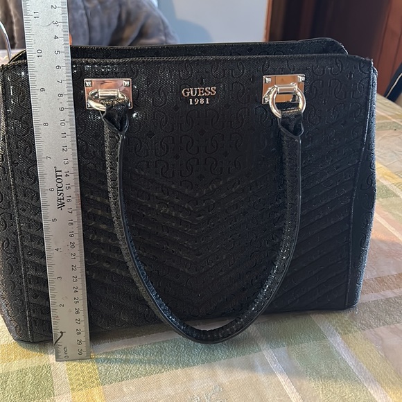 Guess purse - Picture 4 of 5